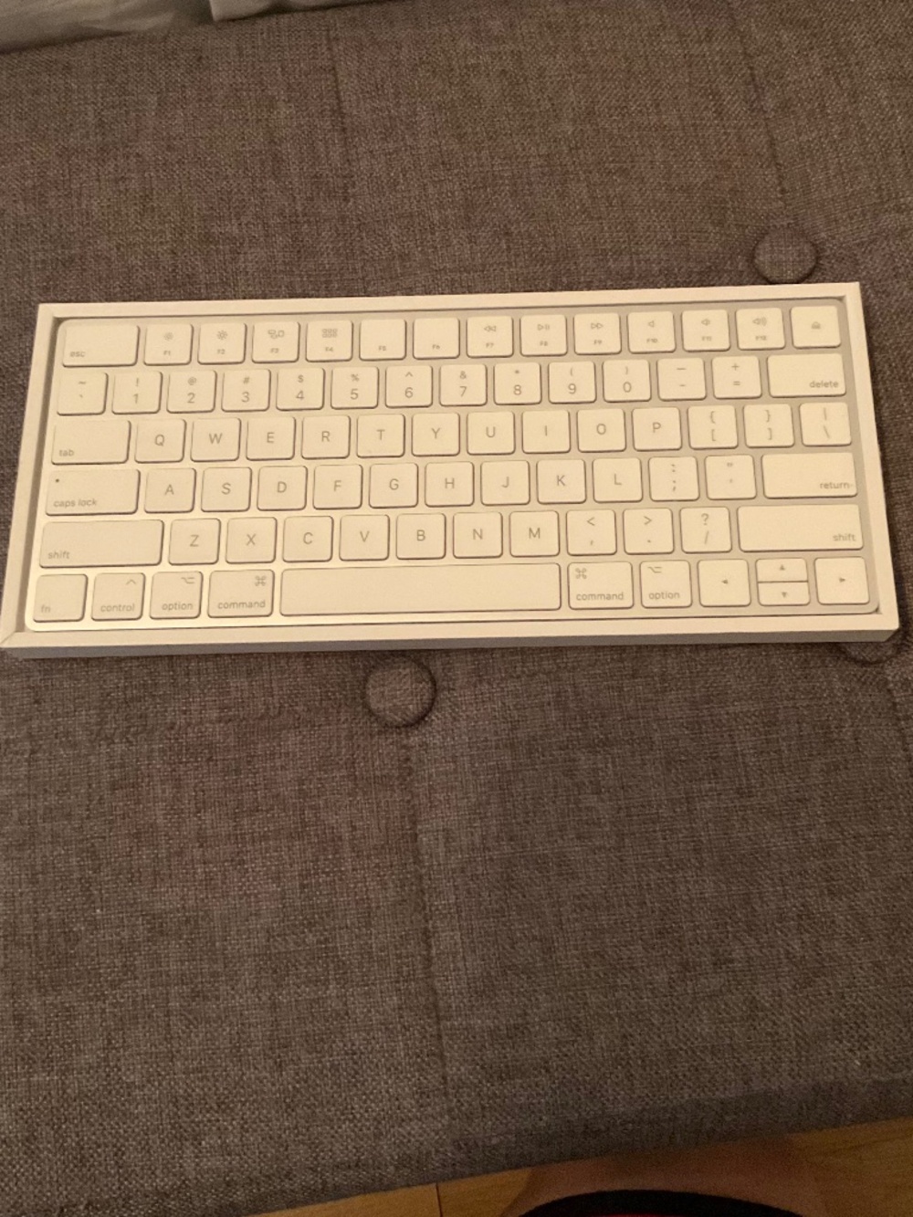 Apple Magic Wireless keyboard 2 - MLA22LL/A silver